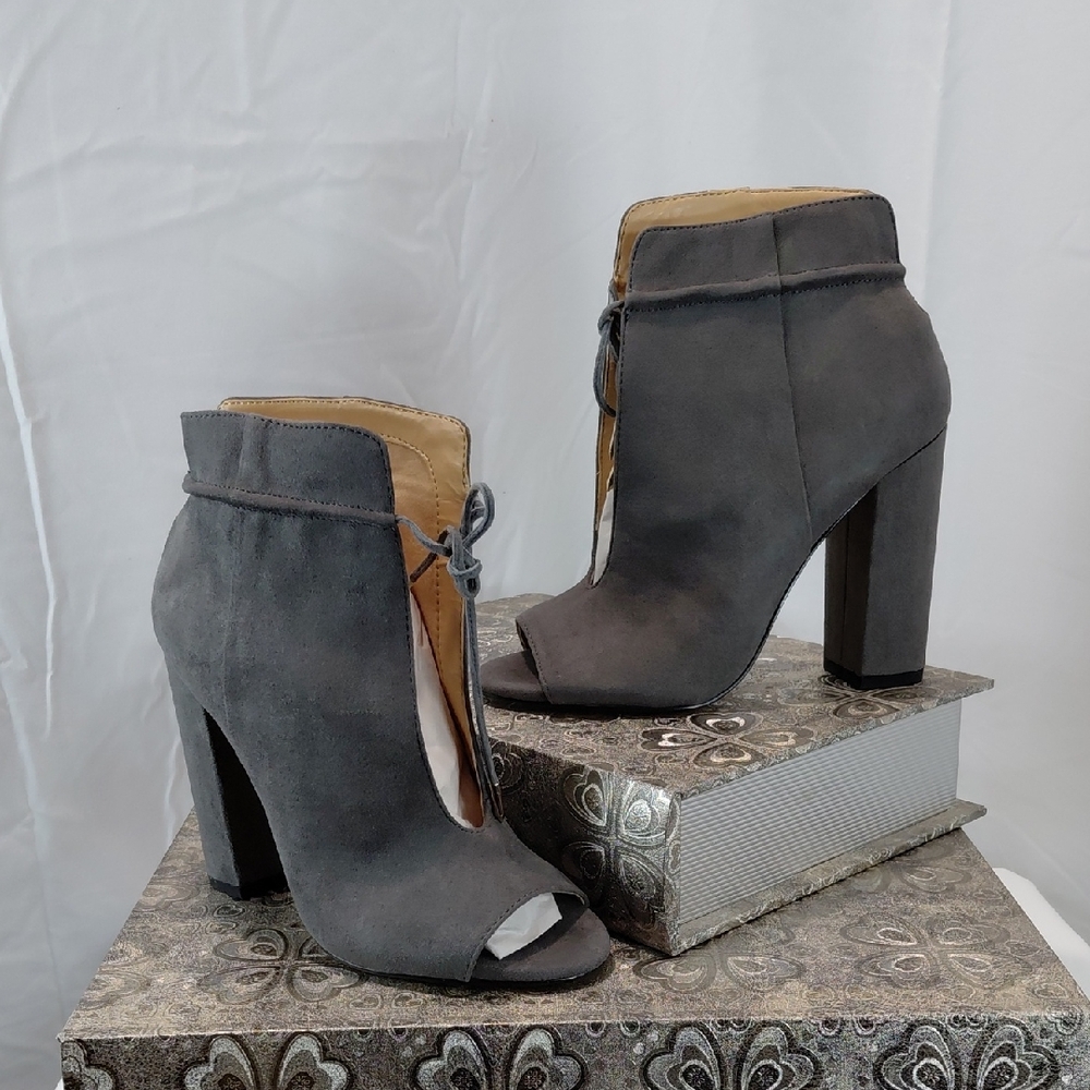 Chic Charcoal Women's Heeled Boots